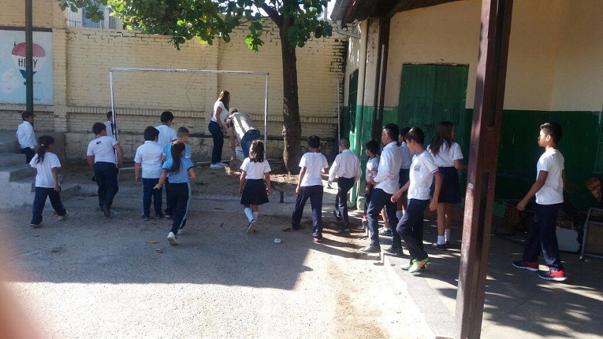 Técnicos de Salud y estudiantes trabajan por instituciones educativas  libres de criaderos - Ministerio de Salud Publica y Bienestar Social