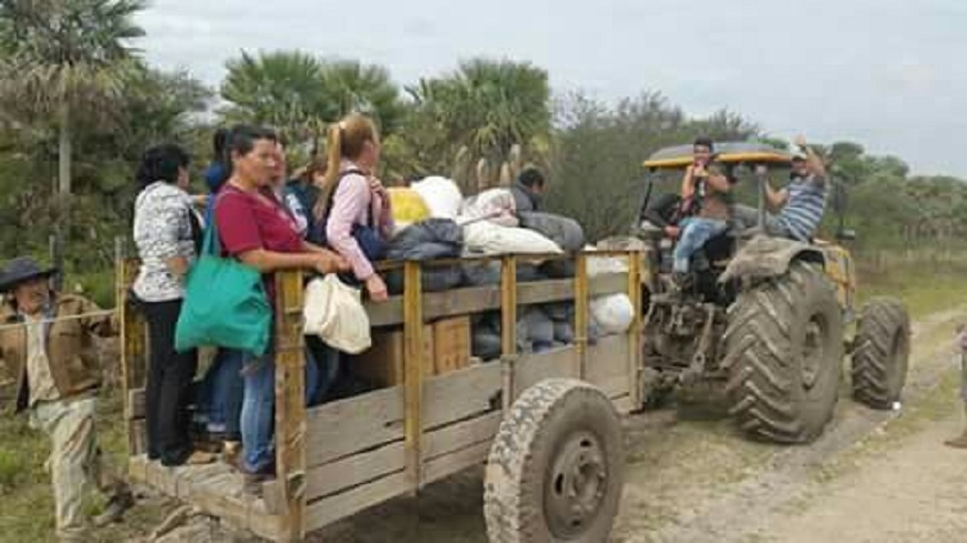 En tractor llegan a zonas cr ticas del Bajo Chaco Ministerio de